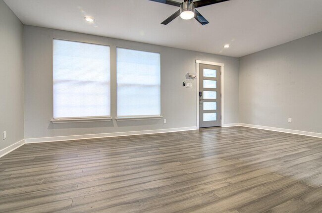 Foto del edificio - 1311 Westmoor Dr