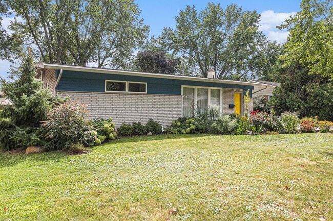 Building Photo - 2740 Aurora St