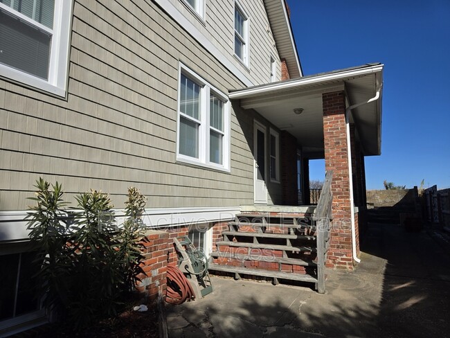 Building Photo - 1800 E Ocean View Ave