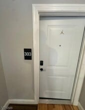 Building Photo - 474 10th Ave