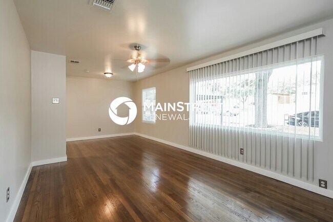 Building Photo - 3 Bedroom Pet-Friendly Home in San Antonio...