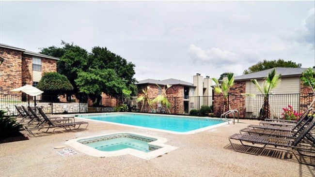 Building Photo - Riverwood Apartments