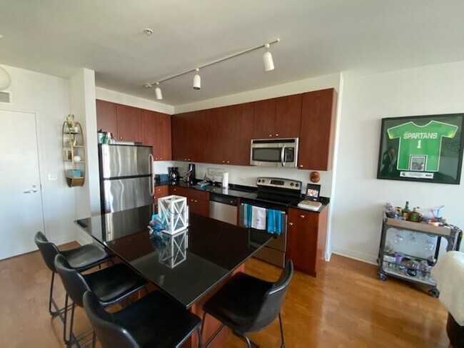 Foto del edificio - 565 W Quincy St