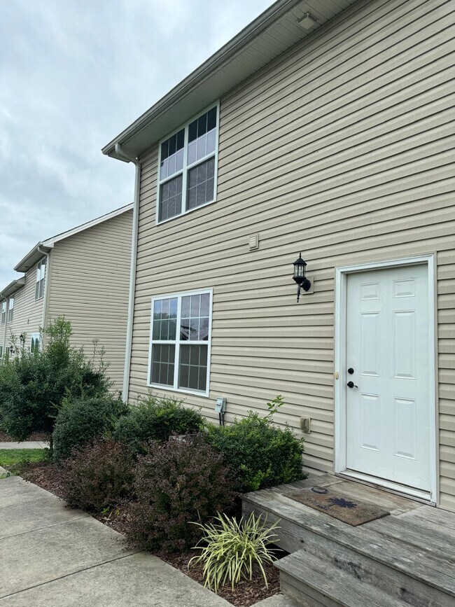 Foto del edificio - 610 Grays Pointe Ct