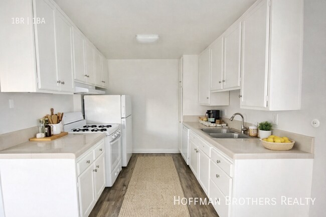 Foto del edificio - 10537 Rose Ave