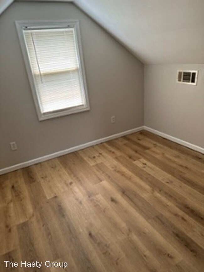 Foto del edificio - 4 br, 1 bath House - 5438 Norton Ave