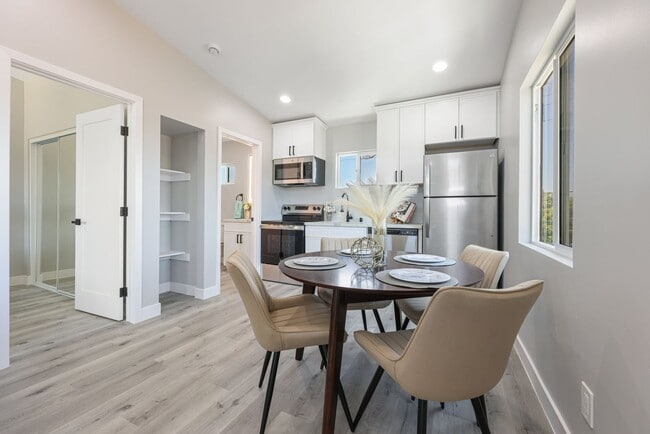 Building Photo - Brand New 1 Bed 1 Bath! Enjoy Simple Luxury!
