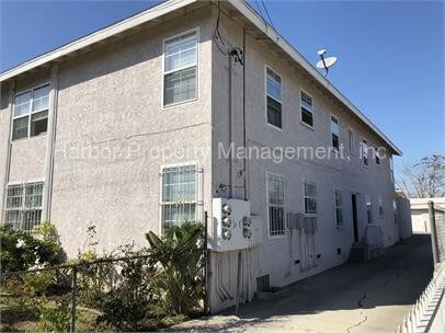 Foto principal - 3927 W 105th St