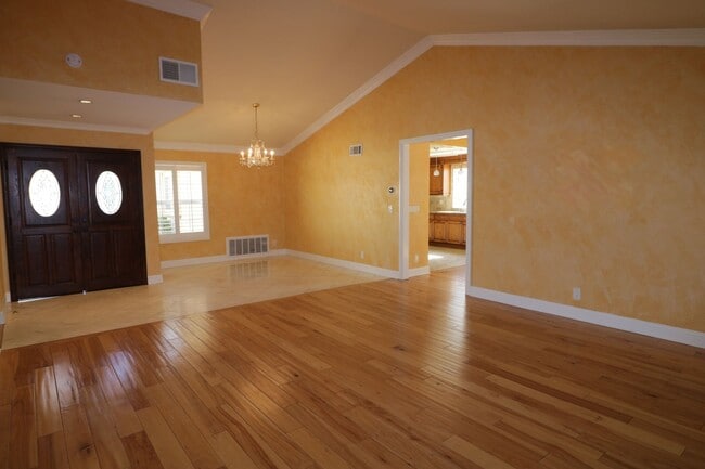 Foto del edificio - Beautiful West Hills Pool Home For Lease!