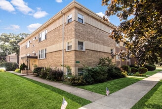 Building Photo - 2245 Des Plaines Ave