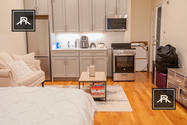 Building Photo - 901 Beacon St