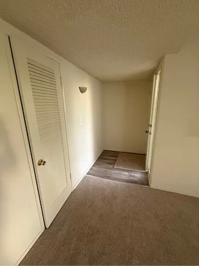 Main Entrance - 1148 W Huntington Dr