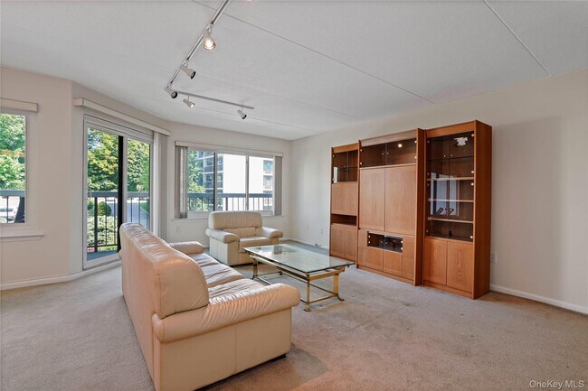 Foto del edificio - 200 High Point Dr