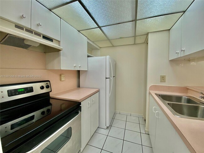Building Photo - 8004 SW 149th Ave