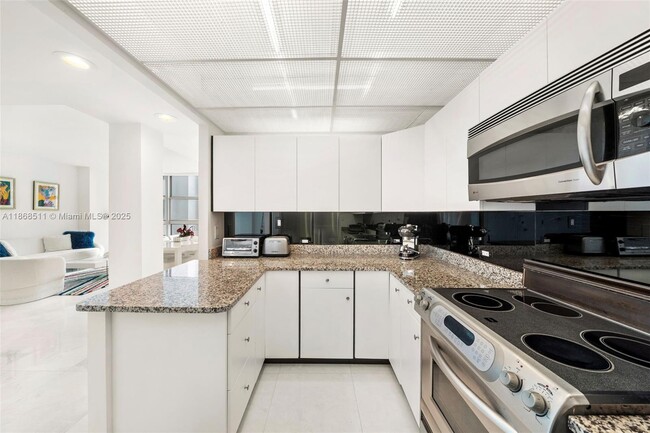 Foto del edificio - 5055 Collins Ave