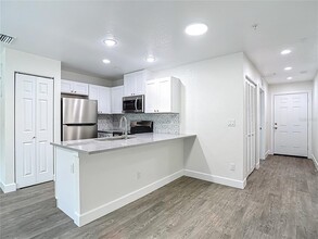 Building Photo - 326 S Grosse Ave