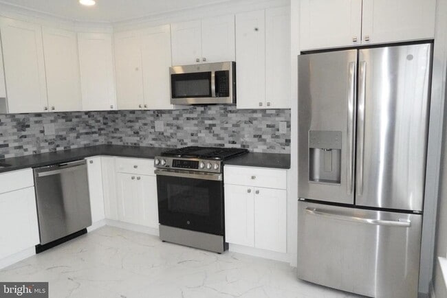 Building Photo - 7308 Normandy Dr