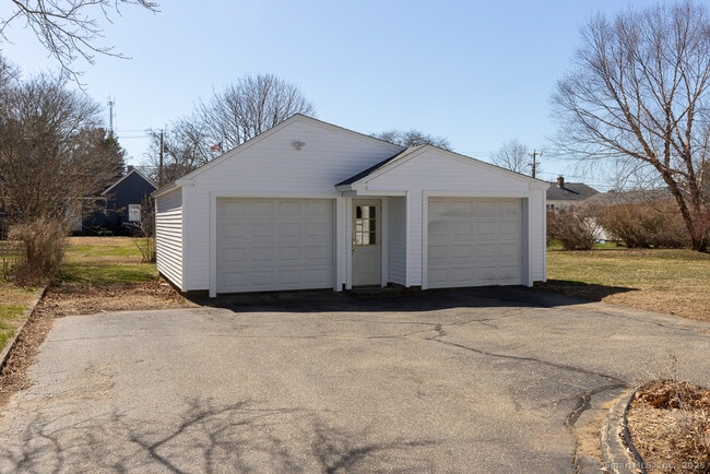 Building Photo - 32 Maplewood St