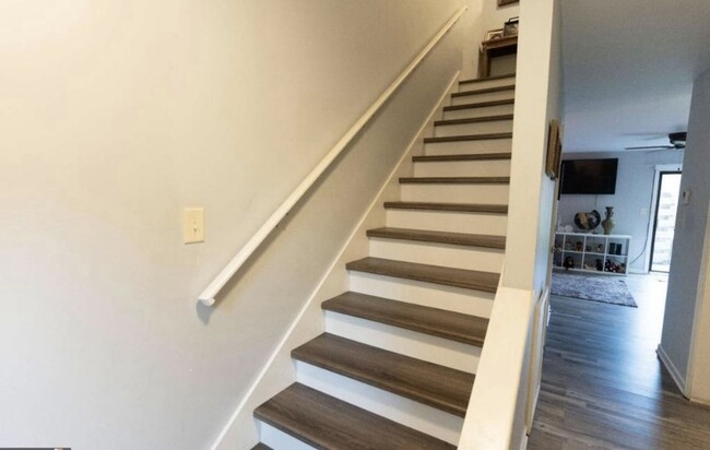 Foto del edificio - 3925 Mountain View Rd