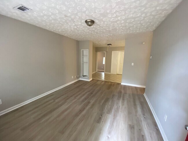 Foto del edificio - **ON HOLD**Total Electric East Columbus 4 Bedroom/1 Bathroom Home for Rent***