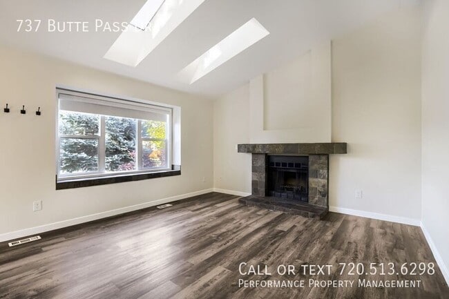 Building Photo - 737 Butte Pass Dr