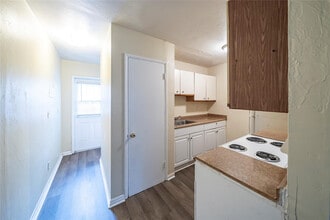 Building Photo - 420 NE 1st Ave.