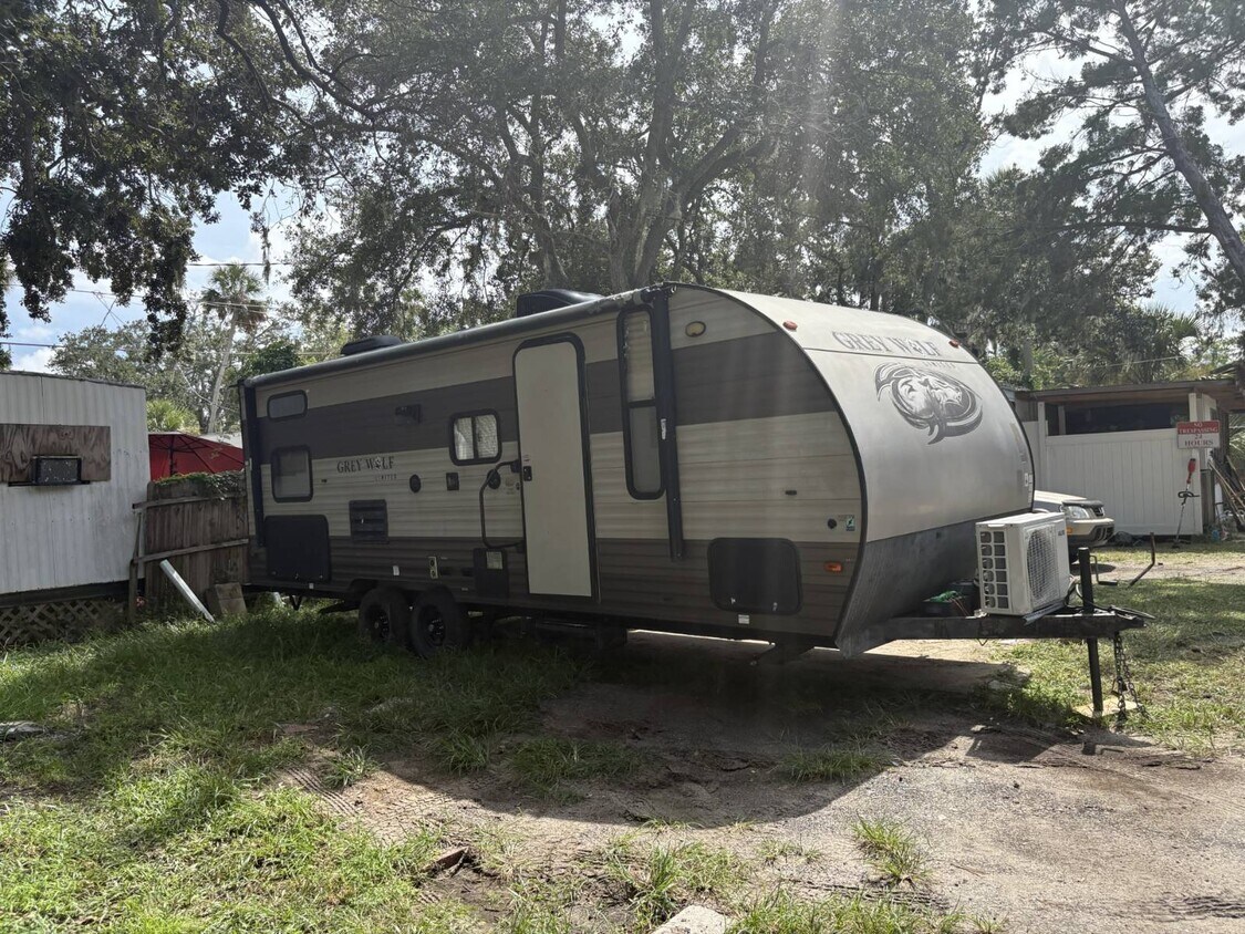 Foto principal - 622 N Beach St
