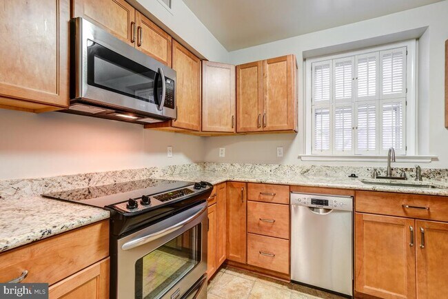 Building Photo - 3855 Rodman St NW