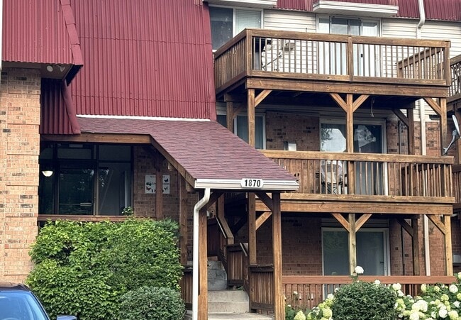 Building Photo - 1870 Tall Oaks Dr