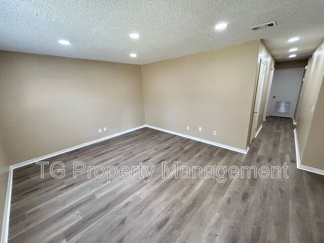 Building Photo - 467 Lombard St