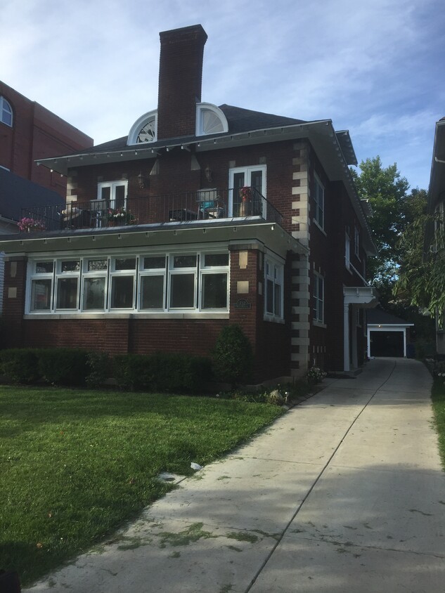 Primary Photo - 732 W Delavan Ave