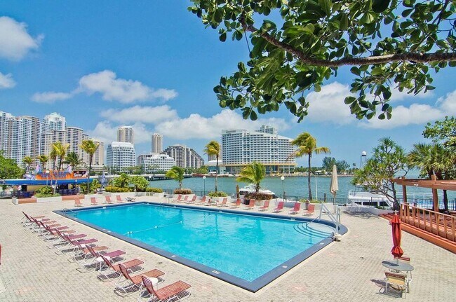 Foto del edificio - 825 Brickell Bay Dr