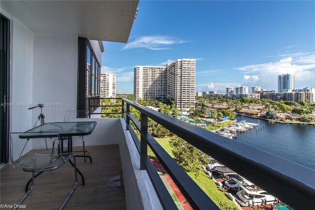 Foto del edificio - 500 Three Islands Boulevard