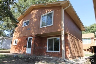 Building Photo - 808 W 23rd Ave