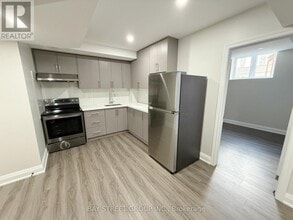 Building Photo - 39 Crofting Cres