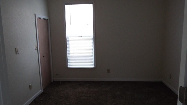 Building Photo - V&S Properties 107
