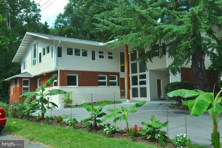 Primary Photo - 10112 Parkwood Dr