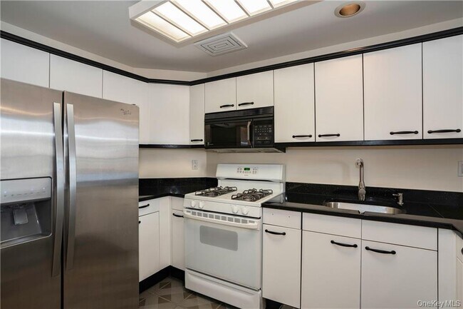 Foto del edificio - 50 E Hartsdale Ave