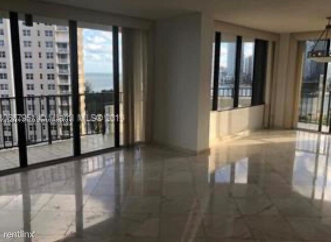 Building Photo - 2 br, 2.5 bath Condo - 520 Brickell Key Dr...