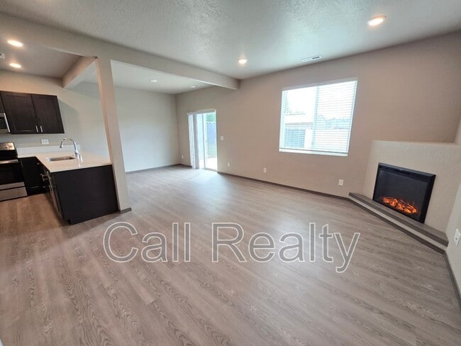 Foto del edificio - 9618 E Nixon Ln