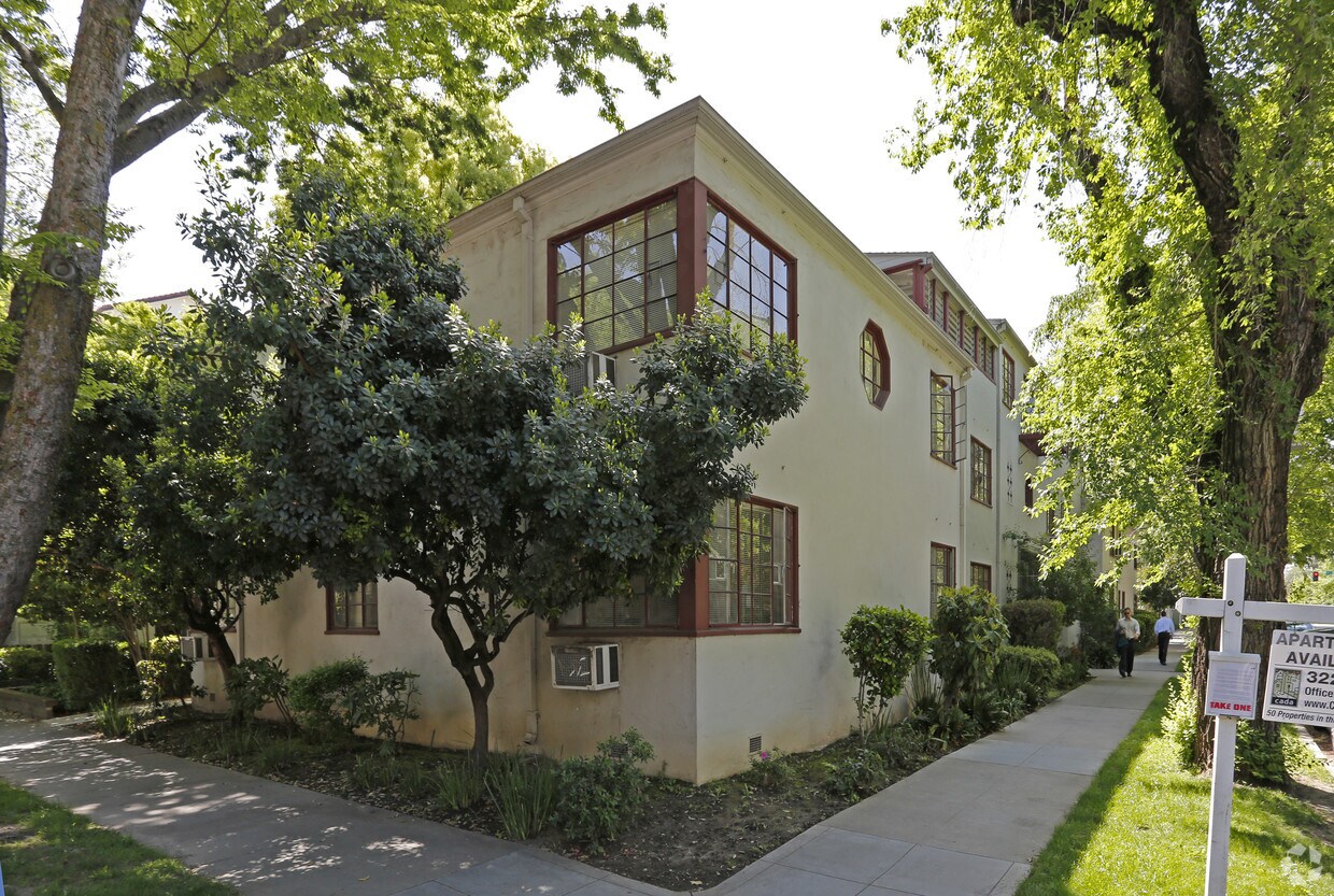 Building Photo - Dauger Manor