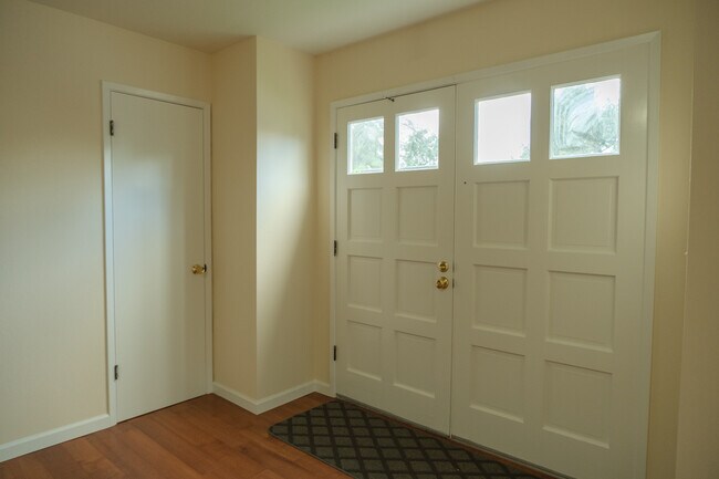 Building Photo - 120 Amber Oak Ct