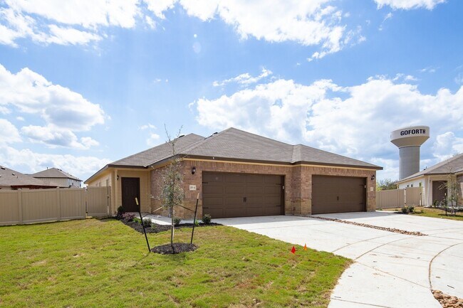 Building Photo - GORGEOUS 3 BEDROOM DUPLEX LOCATED IN BUDA,...