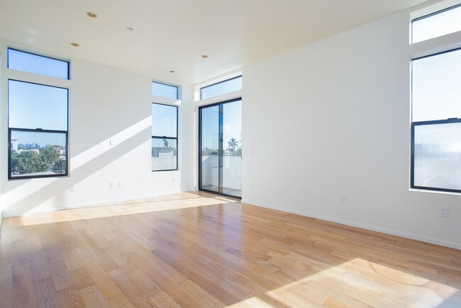 Foto del edificio - 8639 Whitworth Dr