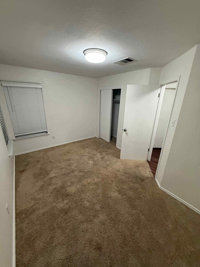 Foto del edificio - 1213 Deerhound Pl