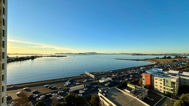 Foto del edificio - Bay Views High-Rise Living | Pacific Park ...