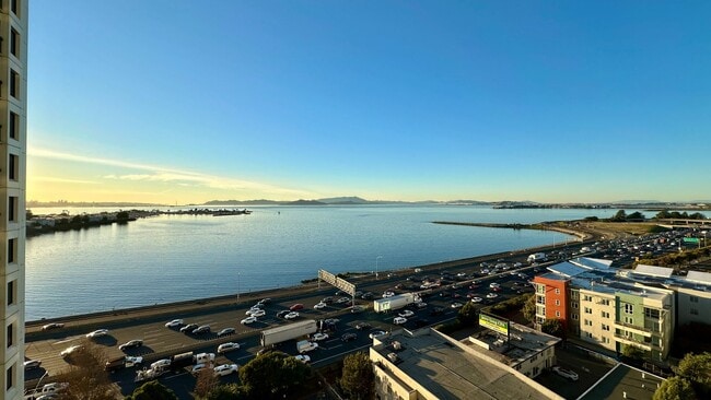 High-Rise Living with Golden Gate + Mt. Ta... - High-Rise Living with Golden Gate + Mt. Ta... Apartment
