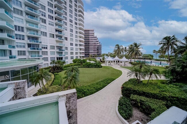 Building Photo - 5151 Collins Ave