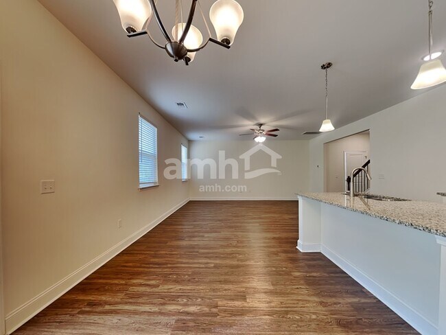 Building Photo - 992 Theodore Rd