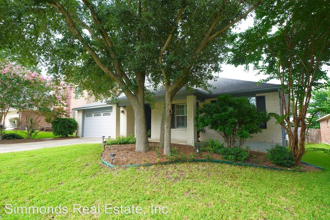 Building Photo - 3 br, 2 bath House - 205 Summit View